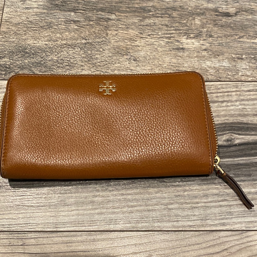 Tory Burch Wallet chestnut brown and in great condition